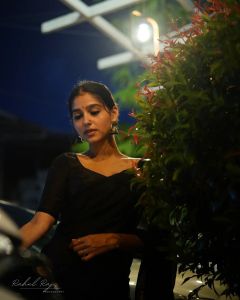 anaswara-rajan-in-black-saree-002