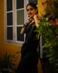 anaswara-rajan-in-black-saree-009