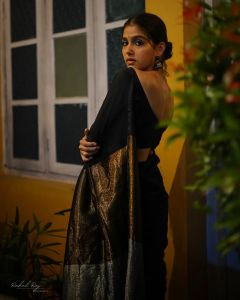 anaswara-rajan-in-black-saree-010