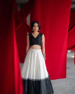 anaswara-rajan-in-black-top-with-black-and-white-skirt-style-fashion-look-photos-005