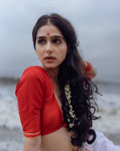 anaswara-rajan-in-blouse-and-mundu-style-photoshoot-002