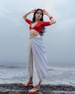 anaswara-rajan-in-blouse-and-mundu-style-photoshoot-004