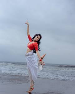 anaswara-rajan-in-blouse-and-mundu-style-photoshoot-006