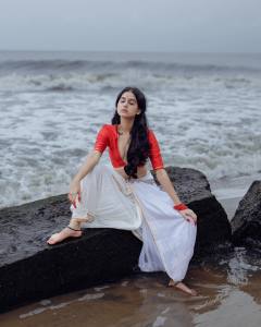 anaswara-rajan-in-blouse-and-mundu-style-photoshoot-011