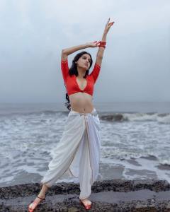 anaswara-rajan-in-blouse-and-mundu-style-photoshoot-013