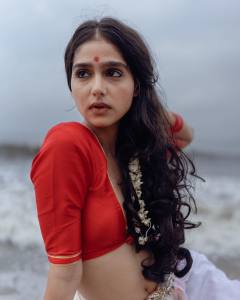 anaswara-rajan-in-blouse-and-mundu-style-photoshoot-016