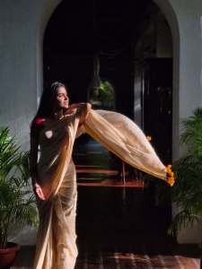 anaswara-rajan-in-off-white-saree-with-pink-blouse-photos-005