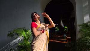 anaswara-rajan-in-off-white-saree-with-pink-blouse-photos-007