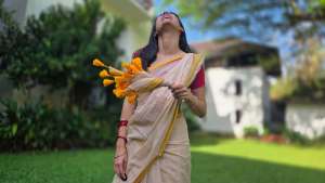 anaswara-rajan-in-off-white-saree-with-pink-blouse-photos-009