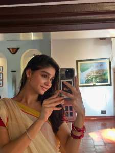 anaswara-rajan-in-off-white-saree-with-pink-blouse-photos-011