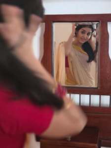 anaswara-rajan-in-off-white-saree-with-pink-blouse-photos-012