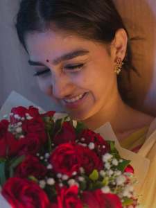 anaswara-rajan-in-off-white-saree-with-pink-blouse-photos