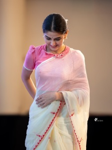 anaswara-rajan-in-rani-pink-blouse-with-off-white-saree-style-ideas-photos-003