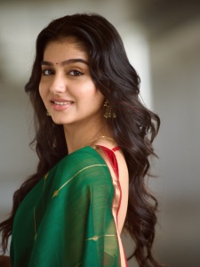 anaswara-rajan-in-saree-with-latest-trending-blouse-designs-photos-001