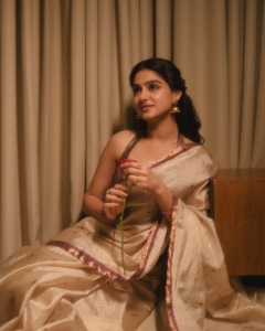 anaswara-rajan-in-saree-with-latest-trending-blouse-designs-photos-005