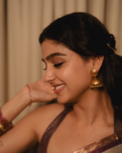 anaswara-rajan-in-saree-with-latest-trending-blouse-designs-photos-006