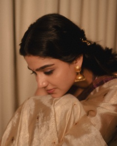 anaswara-rajan-in-saree-with-latest-trending-blouse-designs-photos-010