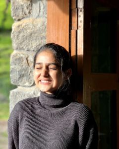 anaswara-rajan-in-simple-look-photos-from-munnar-001