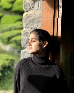anaswara-rajan-in-simple-look-photos-from-munnar-003