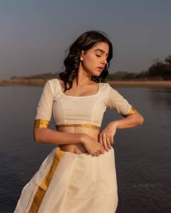 anaswara-rajan-in-traditional-dress-photoshoot-photos-002