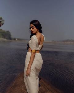 anaswara-rajan-in-traditional-dress-photoshoot-photos-015
