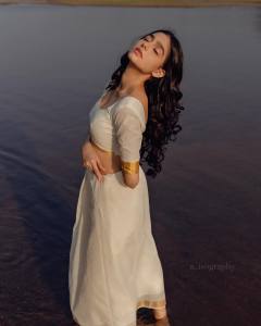 anaswara-rajan-in-traditional-dress-photoshoot-photos-017