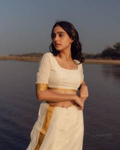 anaswara-rajan-in-traditional-dress-photoshoot-photos-018