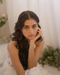 anaswara-rajan-in-white-gown-dress-photoshoot-002