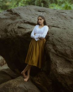 anaswara-rajan-new-pics-in-linen-skirt-003