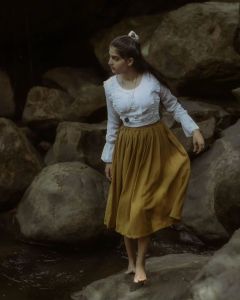 anaswara-rajan-new-pics-in-linen-skirt