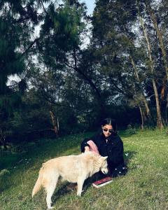 anaswara-rajan-with-pets-images-001