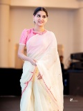 anaswara-rajan-in-rani-pink-blouse-with-off-white-saree-style-ideas-photos-002