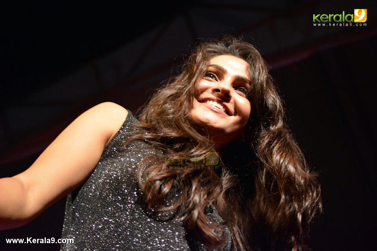 andrea-jeremiah-latest-pictures-0938-00158