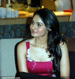 2033actress_andrea_jeremiah_photos_00-028