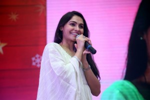 actress-andrea-jeremiah-latest-photos12