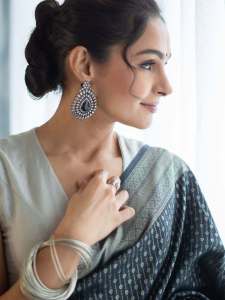 andrea-jeremiah-in-ash-colour-pattu-saree-photos-001