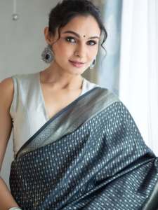 andrea-jeremiah-in-ash-colour-pattu-saree-photos