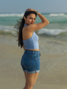 andrea-jeremiah-in-beach-outfit-ideas-photos-002