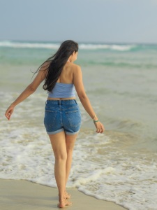 andrea-jeremiah-in-beach-outfit-ideas-photos-006