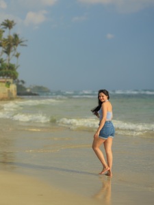 andrea-jeremiah-in-beach-outfit-ideas-photos-007