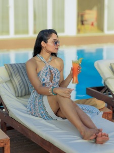 andrea-jeremiah-in-beach-outfit-ideas-photos