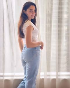 andrea-jeremiah-in-black-dress-latest-photos-008