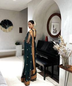 andrea-jeremiah-in-green-saree-photos-002