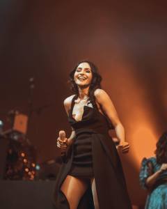 andrea-jeremiah-in-stage-performance-photos-001