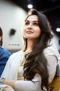 andrea-jeremiah-latest-images-09343-00350