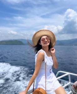 andrea-jeremiah-latest-images-003