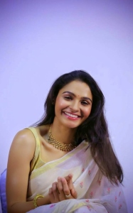 andrea-jeremiah-latest-pics-091234-47
