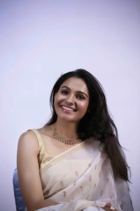 andrea-jeremiah-latest-pics-091234-655