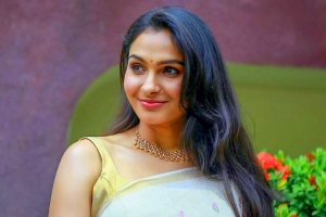 andrea-jeremiah-latest-pics-091234-773