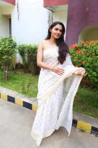 andrea-jeremiah-latest-pics-091234-942